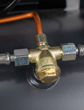 Компрессор безмасляный Verton Air AC-50/260 (230/50 В/Гц, б/масл, 260л/мин, V 50л, макс. дав.8 бар, мощн. 1,5 кВт, част. вращ. двиг. 2850 об/мин,рапид/быстросъем асинх. однофаз.)