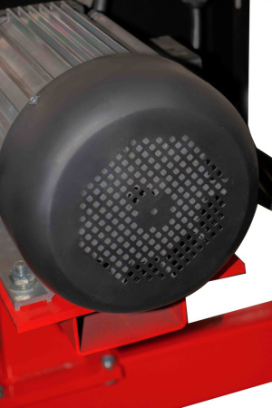 Бетоносмеситель VERTON MIX СМ-500 (мощн 4000 Вт, 380V, вен.чугун,V бака 500л ,V гот. смеси 333л, ø бака 900 мм, высота бака 940 мм, толщина 2,75/3,7 мм, педаль фиксации, сцепное устр-во, колесо ø51 см резина, лопасти сварные)