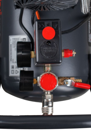 Компрессор безмасляный Verton Air AC-24/260 (230/50 В/Гц, б/масл. 260л/мин, V 24 л, макс. дав.8 бар, мощн. 1,1кВт, част. вращ. двиг. 2850 об/мин,рапид/быстросъем, асинх. однофаз.)