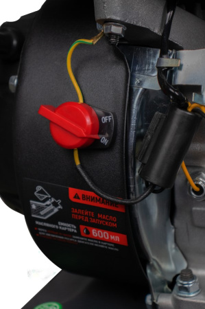 Снегоуборочная машина бенз.Verton Ice SB-656 (4,8кВт/6,5л.с,V 196см3,шир/выс56/49см, кол-во передач:6 вперед/2 назад, диам шнека 30см, колеса 13', рычаг упр желобом отдельный, воронка в компл)