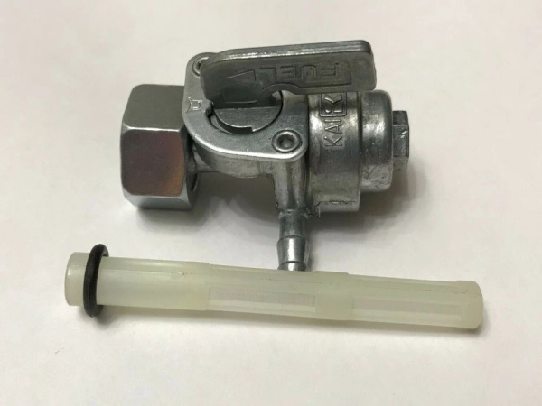 Кран топливный с накидной гайкой 3/8