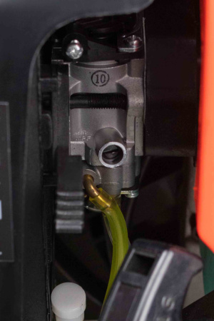 Воздуходувка ранцевая бензиновая VERTON BW80 (V двигателя 75,6см3,мощность 3,1кВт/4,1л.с,скор. возд.105м/сек,произв. в воздух. реж.1500м3/ч,Vбак 2л.,уровень шума 110дБ)