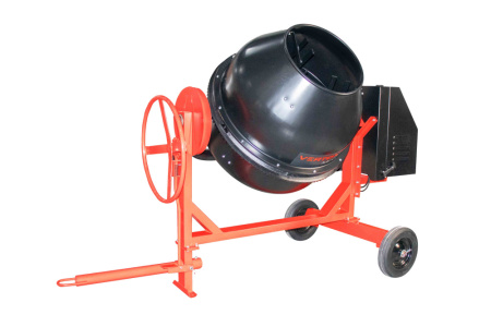 Бетоносмеситель VERTON MIX СМ-500 (мощн 4000 Вт, 380V, вен.чугун,V бака 500л ,V гот. смеси 333л, ø бака 900 мм, высота бака 940 мм, толщина 2,75/3,7 мм, педаль фиксации, сцепное устр-во, колесо ø51 см резина, лопасти сварные)