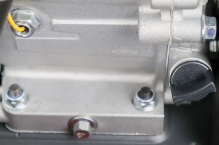 Снегоуборочная машина бенз.Verton Ice SB-761M (5,0кВт/7л.с,V 212 см3, безвозд. низкопроф. колеса 13x4.10-9,5, шир/выс61/54см,,кол-во передач:6 вперед/2 назад, диам шнека 30см')