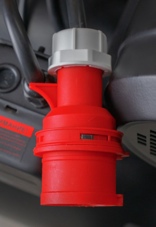 Компрессор ременной Verton Air AC-200/700R (380/50 В/Гц,масл.ремен. произв. 700л/мин, V 200л, макс. дав.10 бар, мощн. 3,7 кВт, част. вращ. двиг. 2800 об/мин,итальянский тип компрессорного блока,рапид, асинх. трехфаз.)
