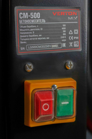 Бетоносмеситель VERTON MIX СМ-500 (мощн 4000 Вт, 380V, вен.чугун,V бака 500л ,V гот. смеси 333л, ø бака 900 мм, высота бака 940 мм, толщина 2,75/3,7 мм, педаль фиксации, сцепное устр-во, колесо ø51 см резина, лопасти сварные)