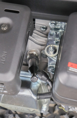 Снегоуборочная машина бенз.Verton Ice SB-761M (5,0кВт/7л.с,V 212 см3, безвозд. низкопроф. колеса 13x4.10-9,5, шир/выс61/54см,,кол-во передач:6 вперед/2 назад, диам шнека 30см')